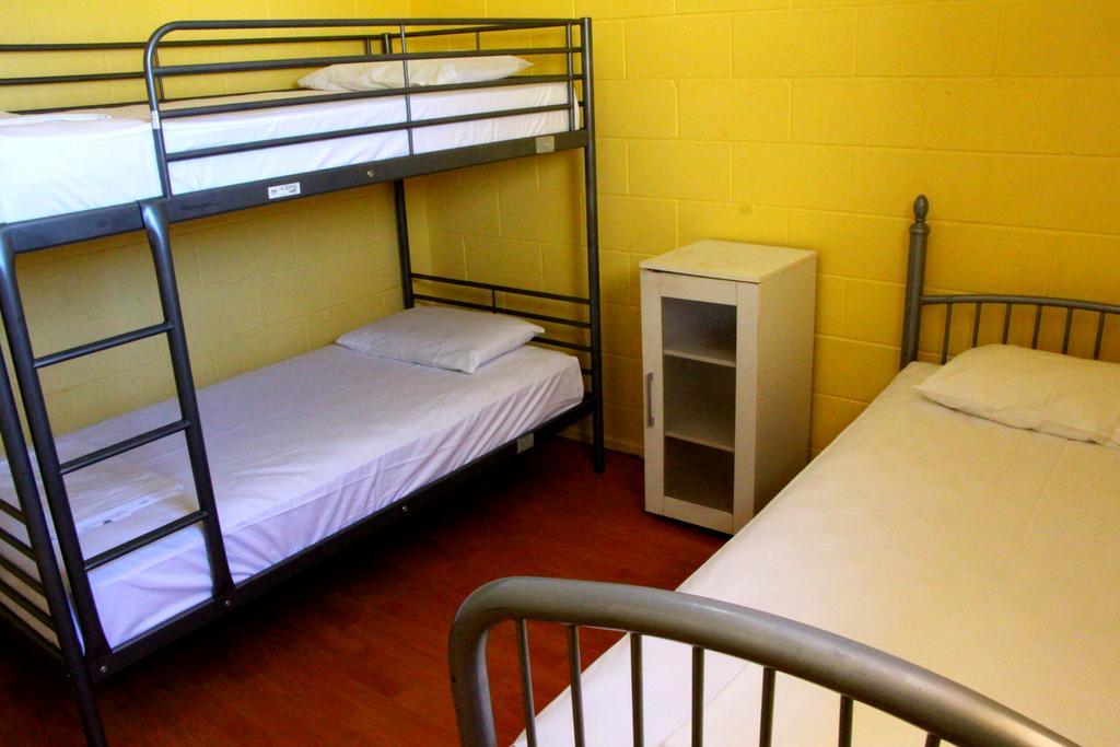 Caloundra Backpackers Hostel Room photo